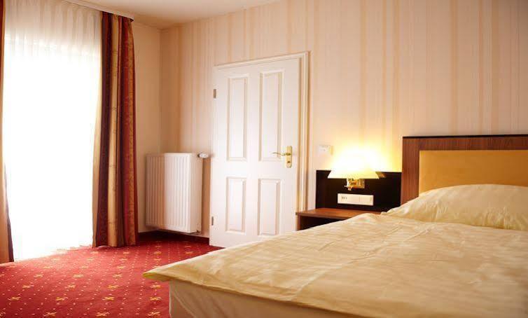 Alte Landratsvilla Hotel Bender Westerburg  Εξωτερικό φωτογραφία